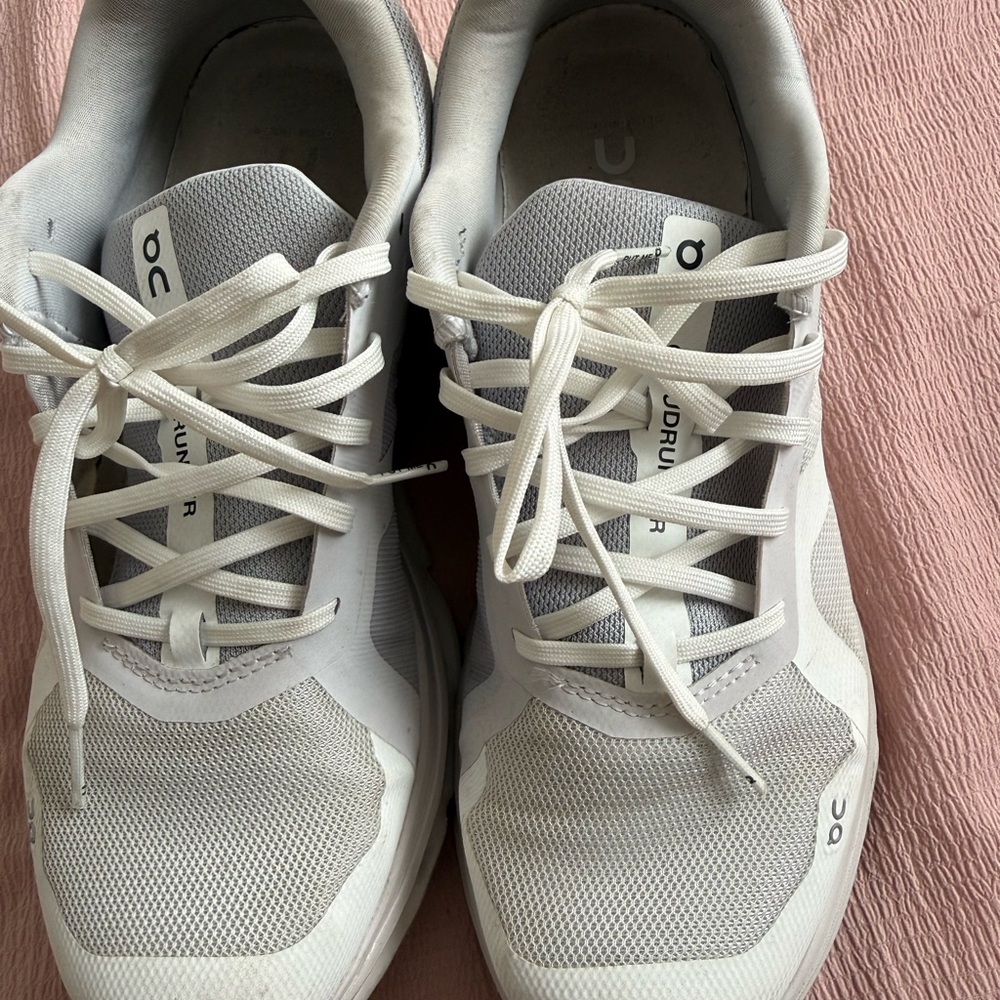 On Running White and Gray Athletic Shoes